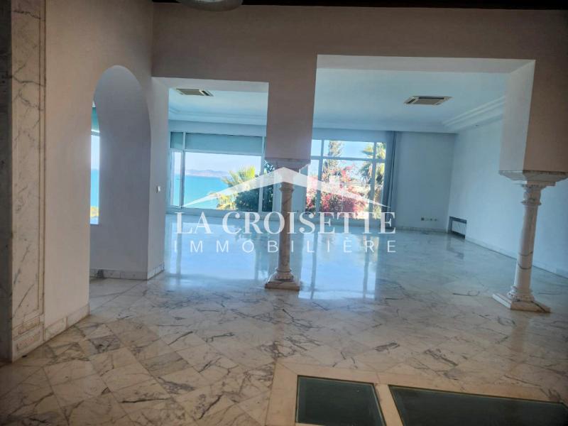 Villa S+4 vue sur mer avec piscine à Gammarth